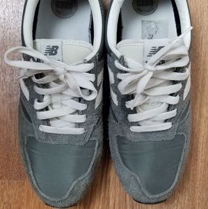 Gray New Balance 420 Sneakers WL420UG